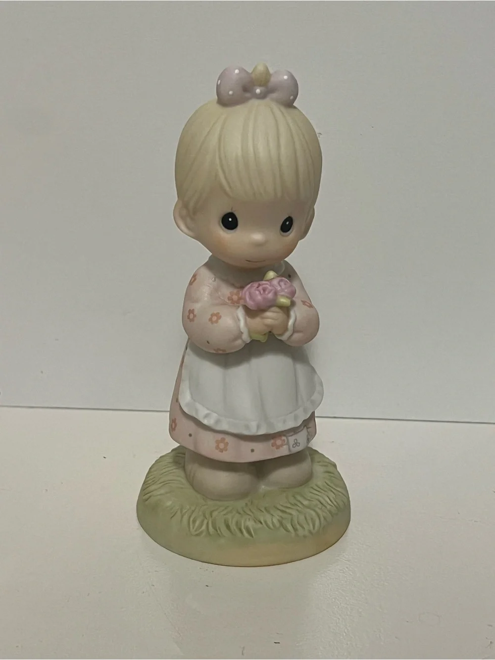 Vintage Precious Moments figurine titled “Mommy I Love You” from 1987